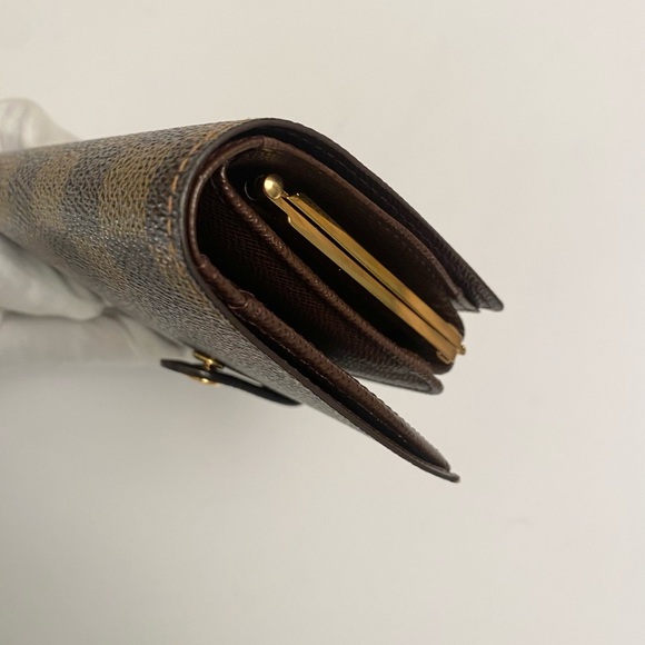 EUC! (R $750) Louis Vuitton Brown Damier Ebene Wallet With Kisslock - Picture 8 of 12